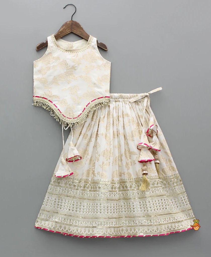A DIRA hand-embroidered cream and gold set